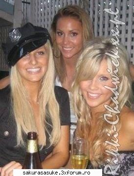 Claire Holt - e frumoasa mai ales in realitate :) - H2o Just Add Water